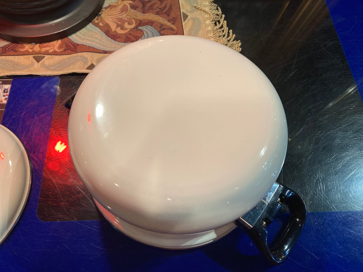 レトロなホーロー両手鍋 | アンティーク家具と喫茶キャバレーのネット