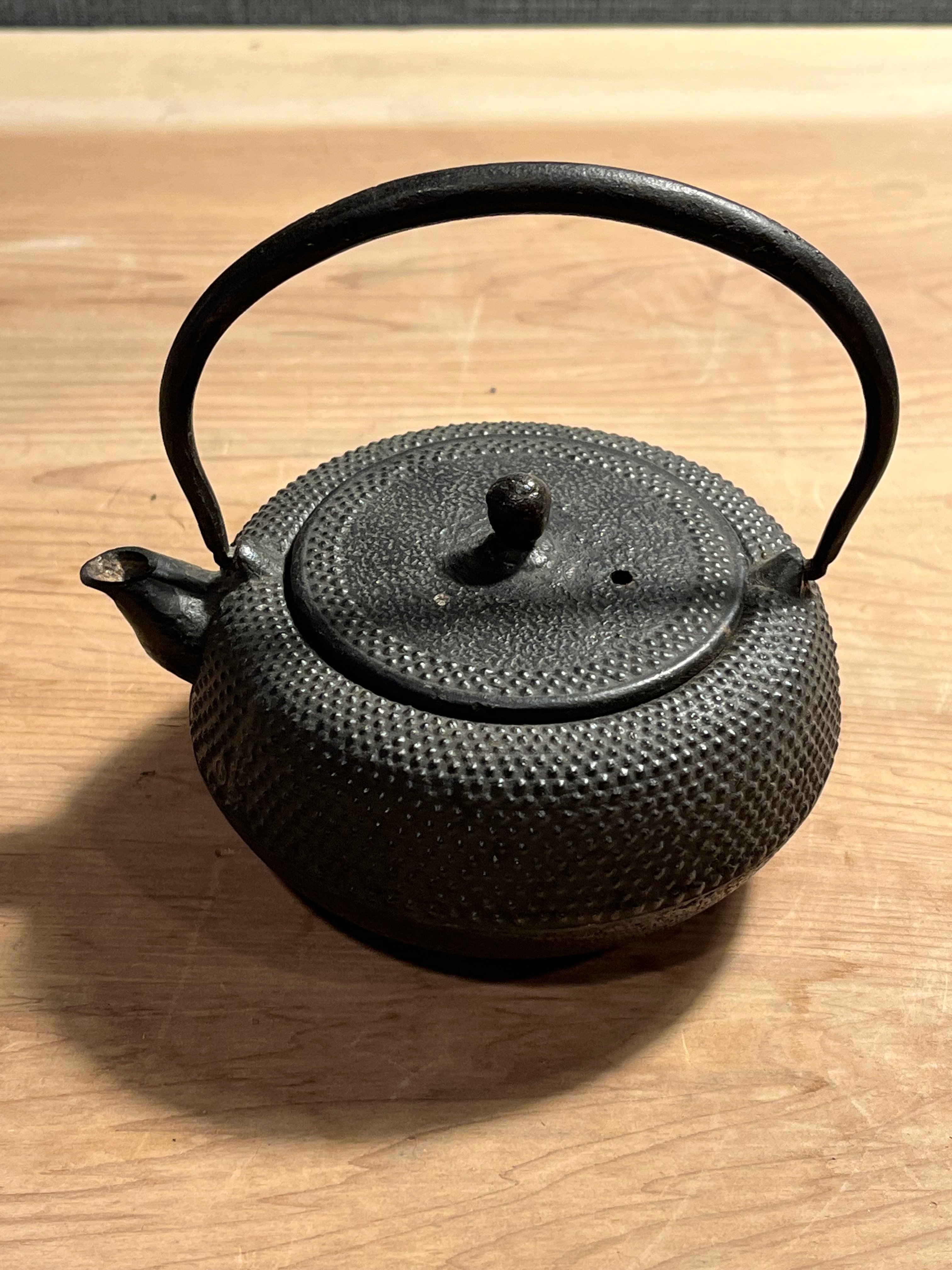 茶道具　小振りな　鉄瓶 original