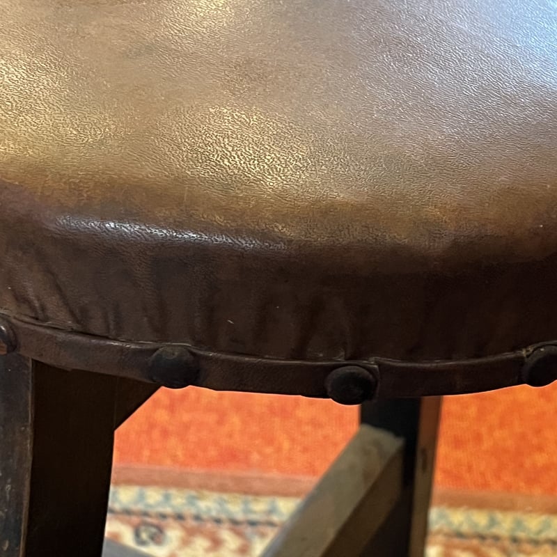 本革 アンティーク脚付チェア（木製丸椅子） | アンティーク家具と喫茶