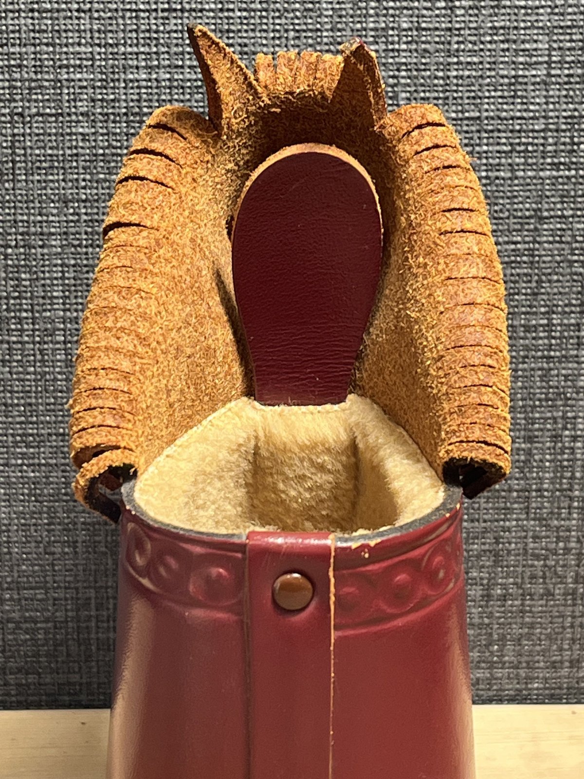 本革製 馬メガネ置き | アンティーク家具と喫茶キャバレーのネットショップ