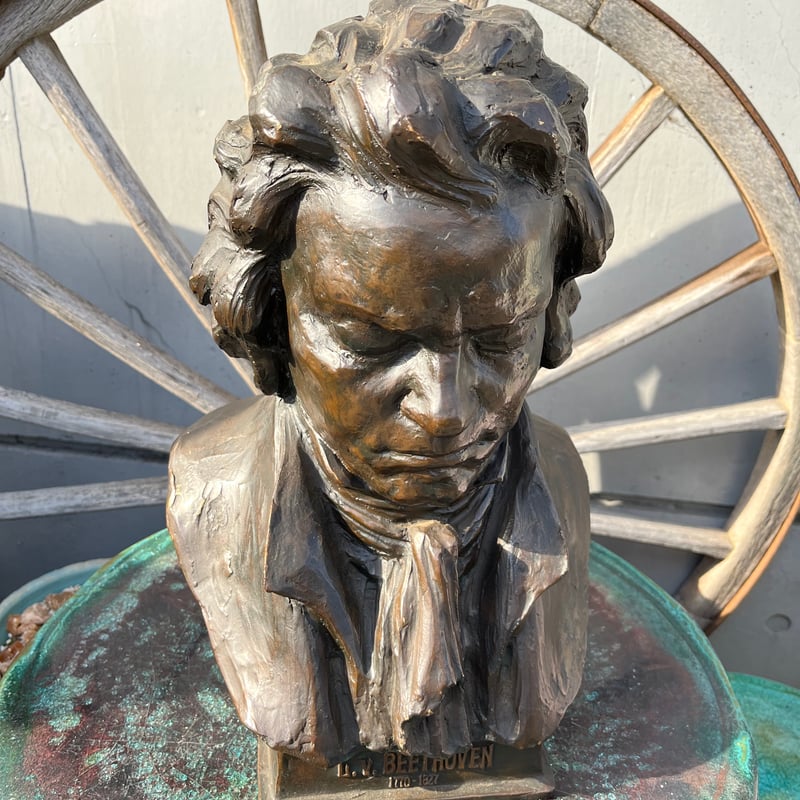 音楽室にあったベートーヴェン像 | アンティーク家具と喫茶キャバレー