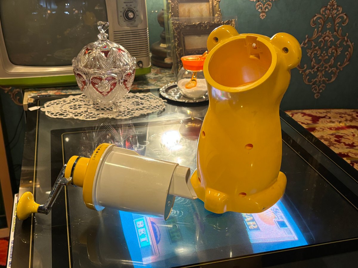 【激レア】きょろちゃん　かき氷機　オリジナル版　レトロ　昭和 レア 昭和レトロ ぎょろちゃん かき氷機 - メルカリ