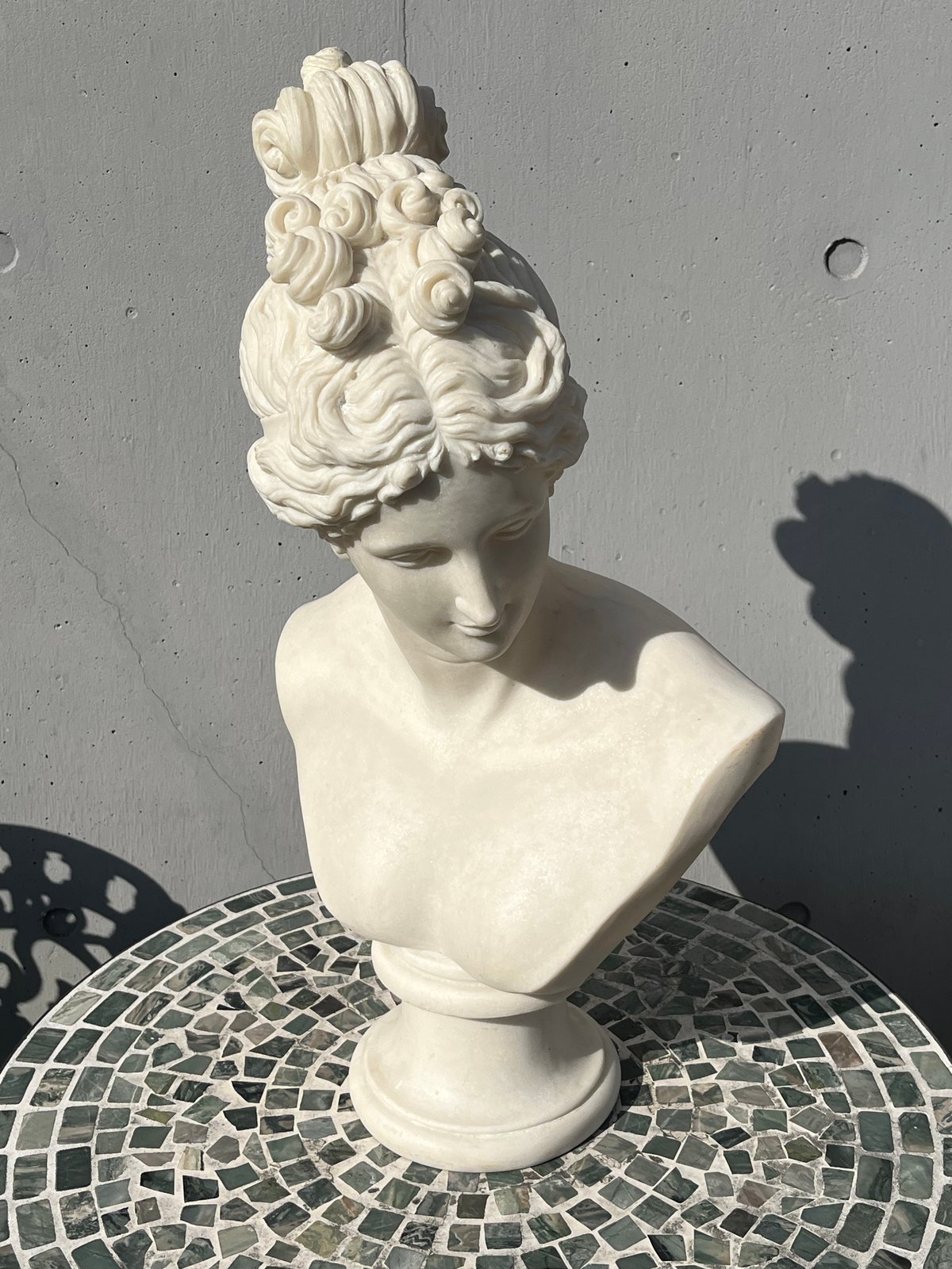 ギリシャ古代裸のりんごを持つ女性、パウリーナ装飾、アラバスター像 ギリシャ古代裸のりんごを持つ女性、パウリーナ装飾、アラ