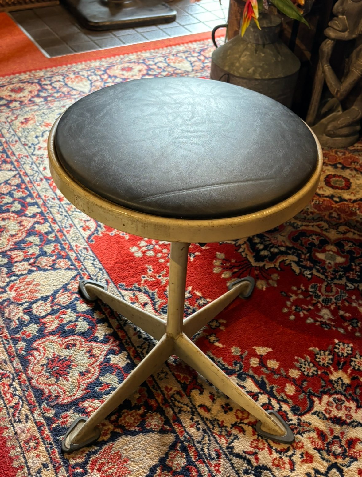 張替え未使用品】昭和レトロスツール