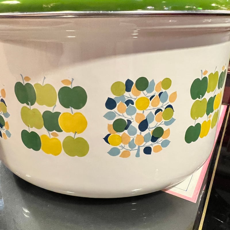 りんご柄が可愛い！ホーロー両手鍋 | アンティーク家具と喫茶