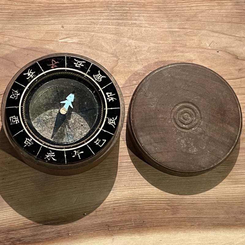 戦前の木製方位磁石 | アンティーク家具と喫茶キャバレーのネットショップ
