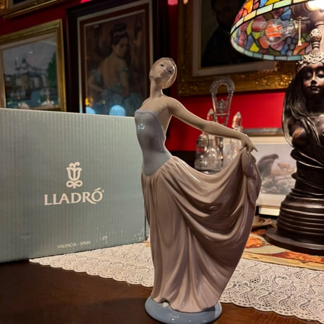 LLADRO リアドロ 人形 陶磁器 小さな密航者 箱 保証証 有 リヤドロ（Lladro リアドロ 陶器人形 置物） 婦人 優雅な散歩の