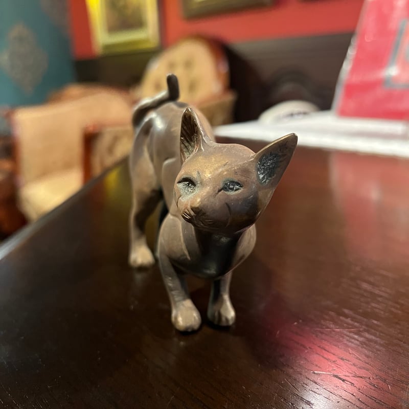 真鍮 猫の置物 | アンティーク家具と喫茶キャバレーのネットショップ