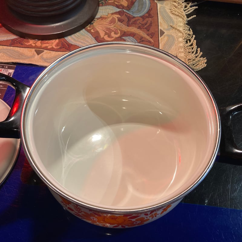レトロなホーロー両手鍋 | アンティーク家具と喫茶キャバレーのネット