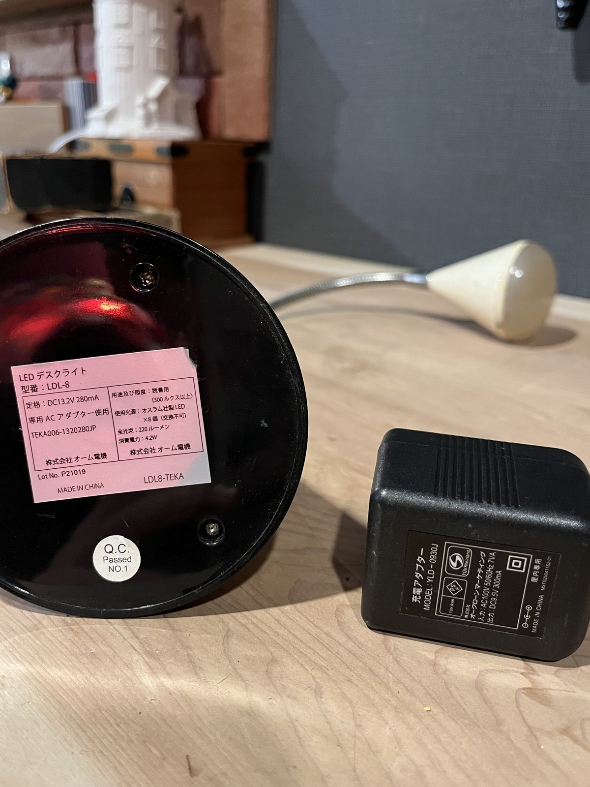 レトロなLEDデスクライト オーム電機 | アンティーク家具と喫茶 レトロなLEDデスクライト オーム電機 | アンティーク家具と喫茶
