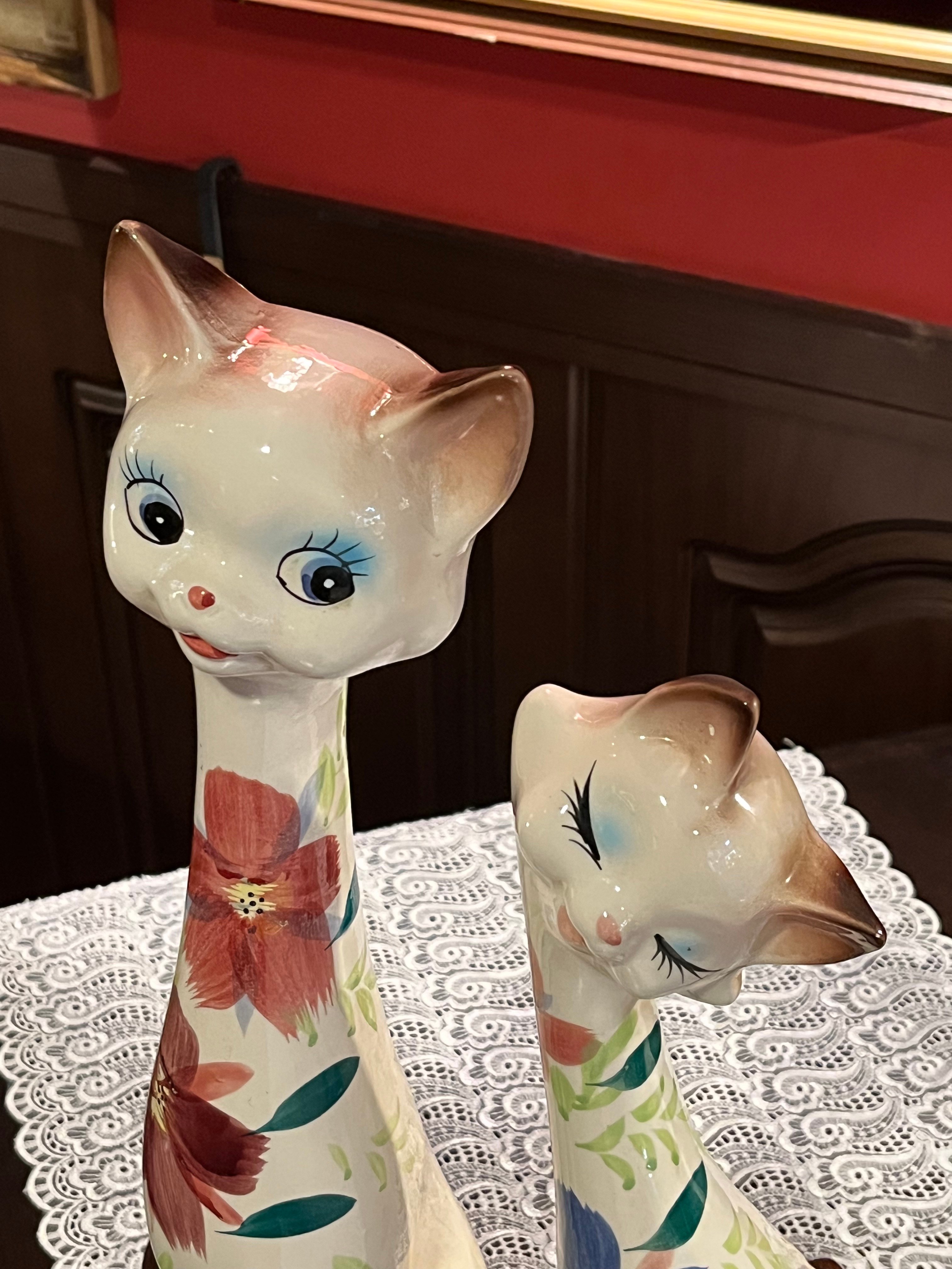 レトロ 陶器製 花柄が可愛い猫の置物ペア | アンティーク家具と喫茶