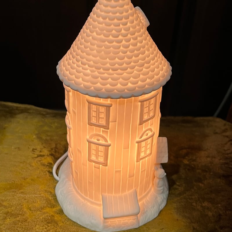 afternoon tea ムーミンハウスライト | アンティーク家具と喫茶