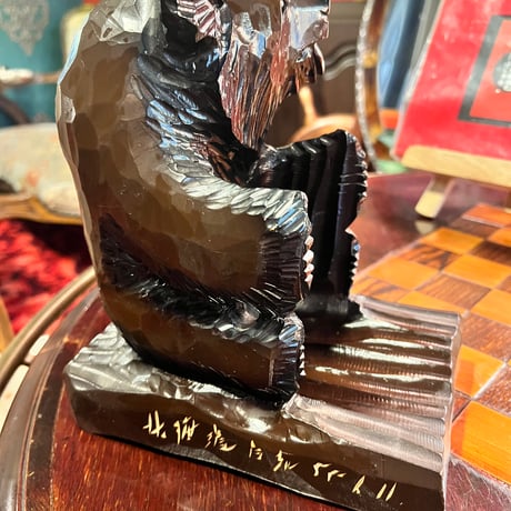 木彫りのくまの置物