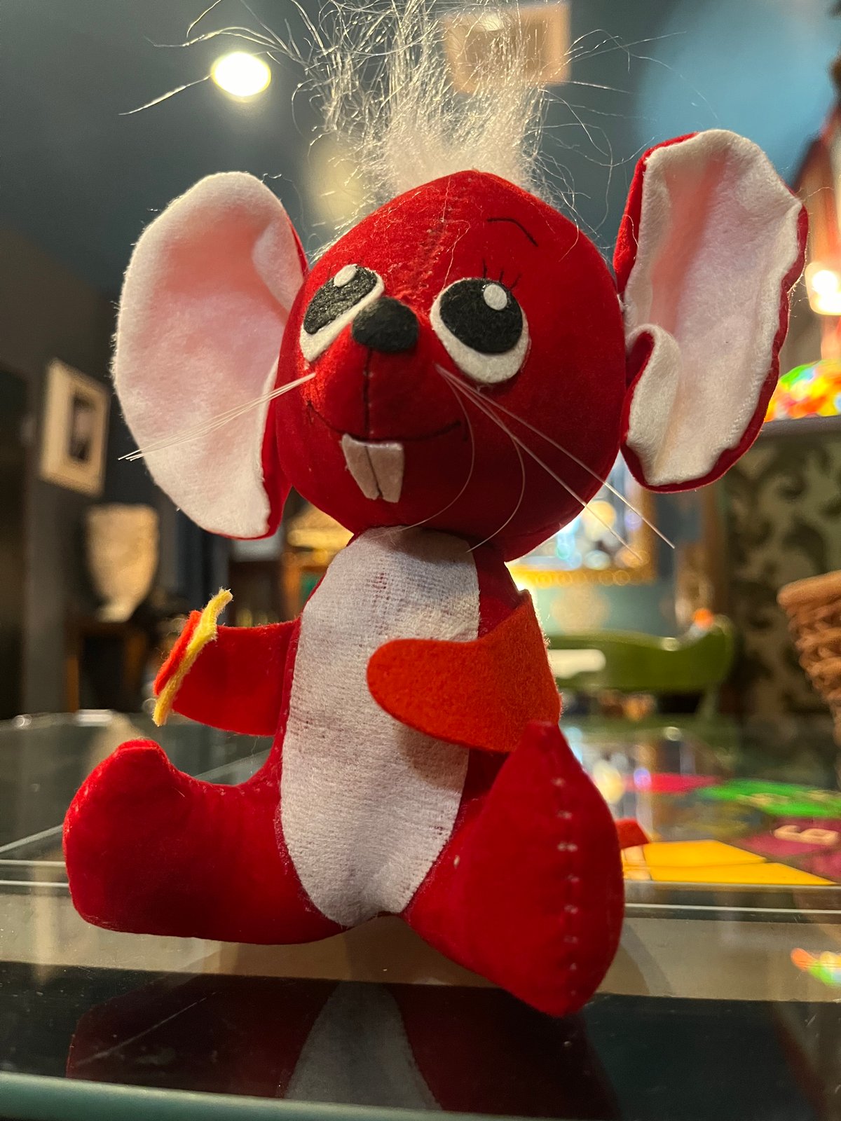 昭和のお人形 チーズを持ったねずみさん （赤） | アンティーク家具と