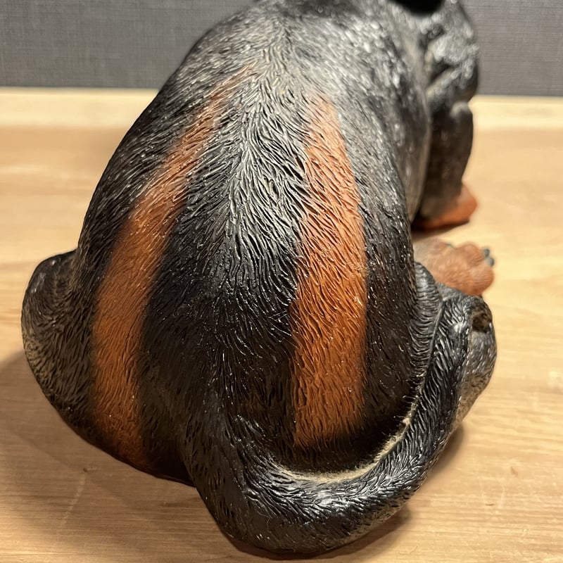 とにかく愛くるしい。。。黒のダックスフンドの置物 とにかく愛くるしい。。。黒のダックスフンドの置物