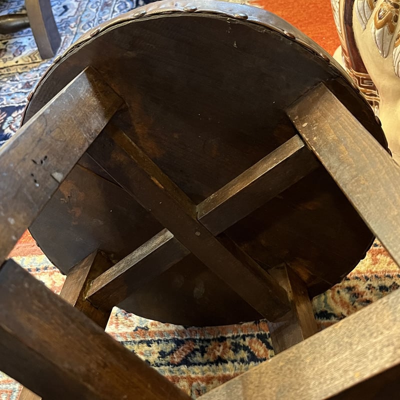 本革 アンティーク脚付チェア（木製丸椅子） | アンティーク家具と喫茶