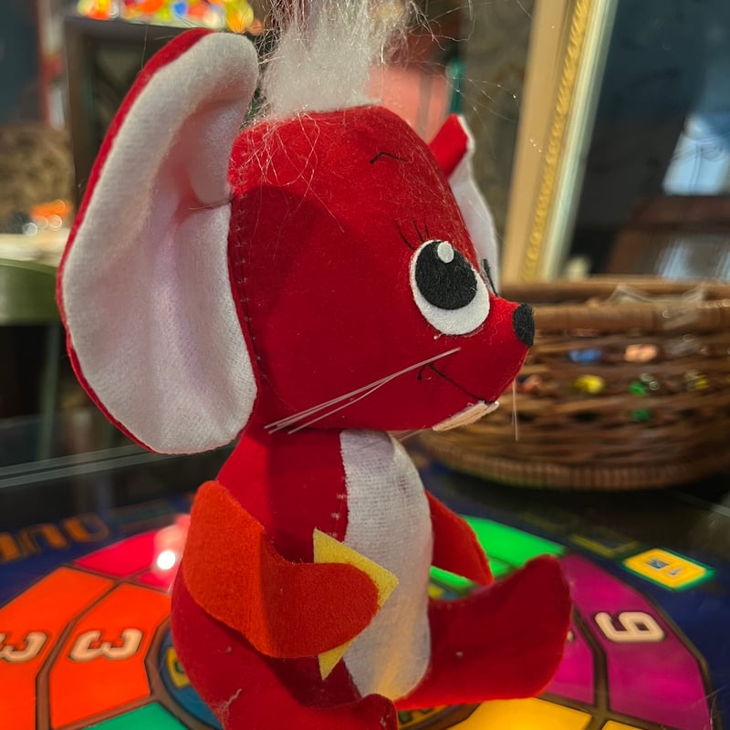 昭和のお人形 チーズを持ったねずみさん （赤） | アンティーク家具と