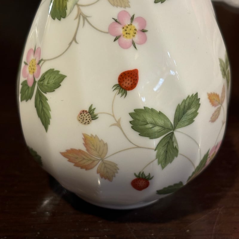  ワイルドストロベリー花瓶 WEDGWOOD ワイルドストロベリー 花瓶 | アンティーク家具と喫茶