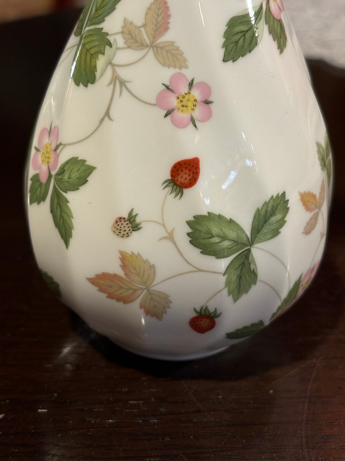 WEDGWOOD ワイルドストロベリー 花瓶 | アンティーク家具と喫茶