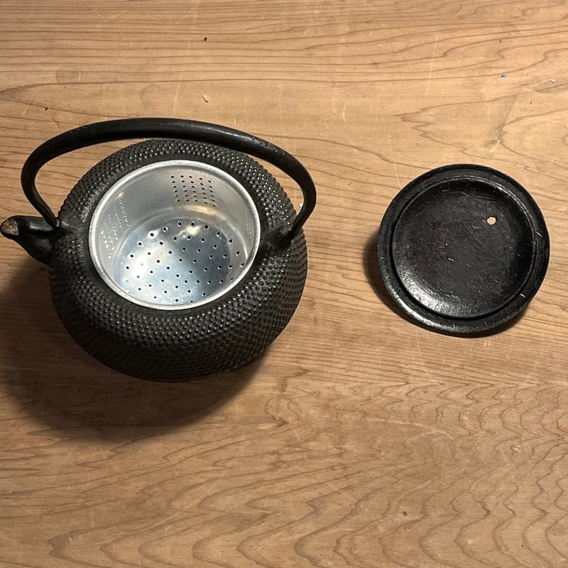 南部鉄器の小振りな鉄瓶 | アンティーク家具と喫茶キャバレーのネット