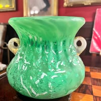 グリーンの花瓶