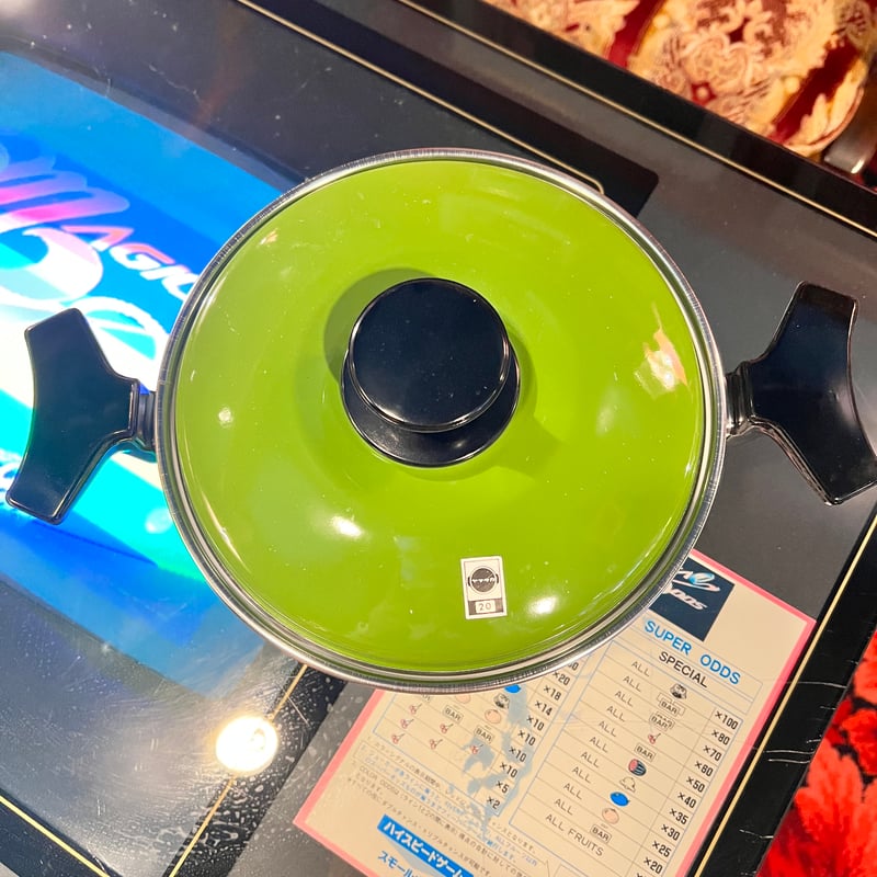 りんご柄が可愛い！ホーロー両手鍋 | アンティーク家具と喫茶