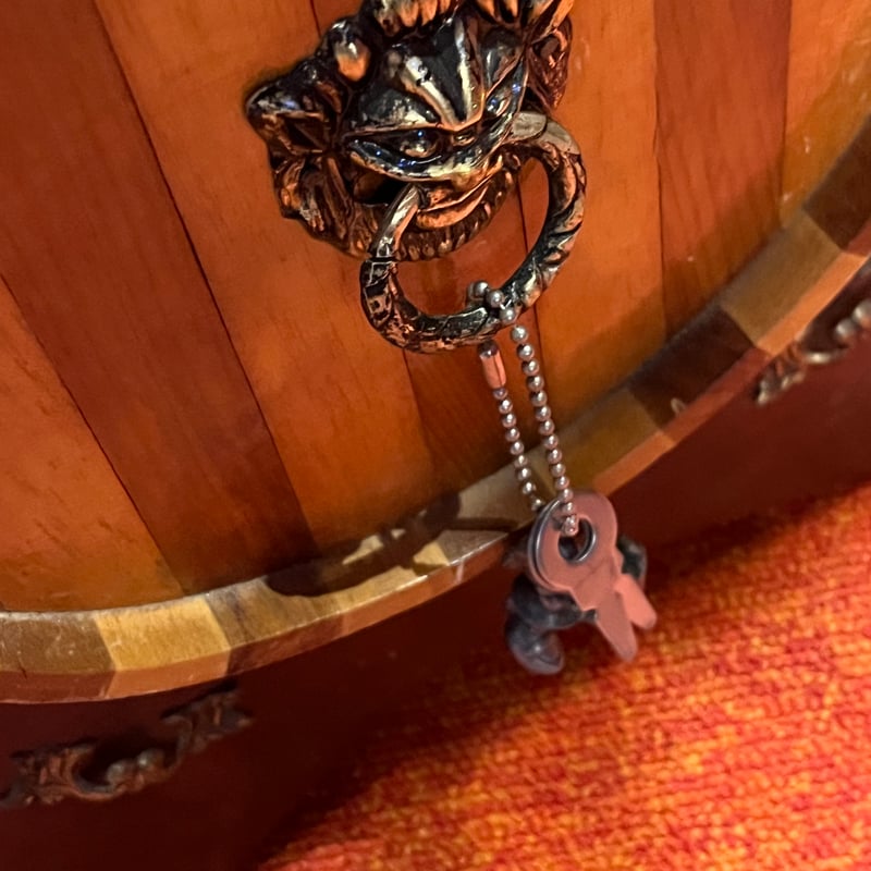 アンティーク ウイスキー樽型貯金箱 鍵付き | アンティーク家具と喫茶