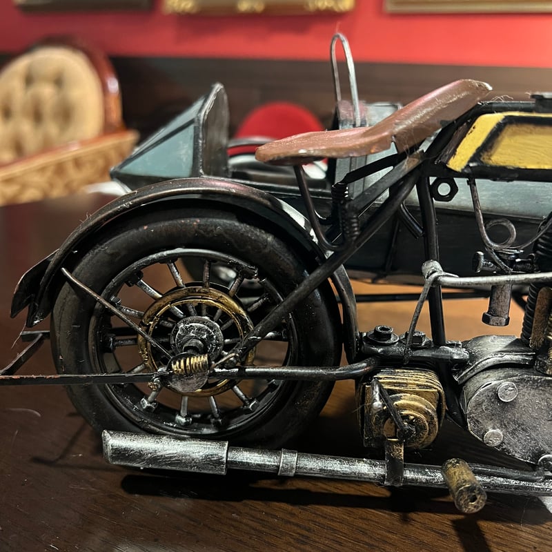 ヴィンテージ　ブリキ板模型オートバイ　サイドカー付き ブリキ製のサイドカー付きバイク | アンティーク家具と喫茶