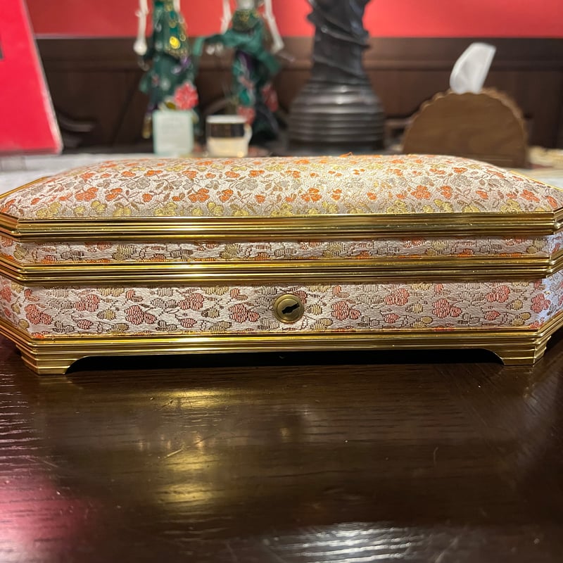 レトロな小花柄のジュエリーボックス | アンティーク家具と喫茶