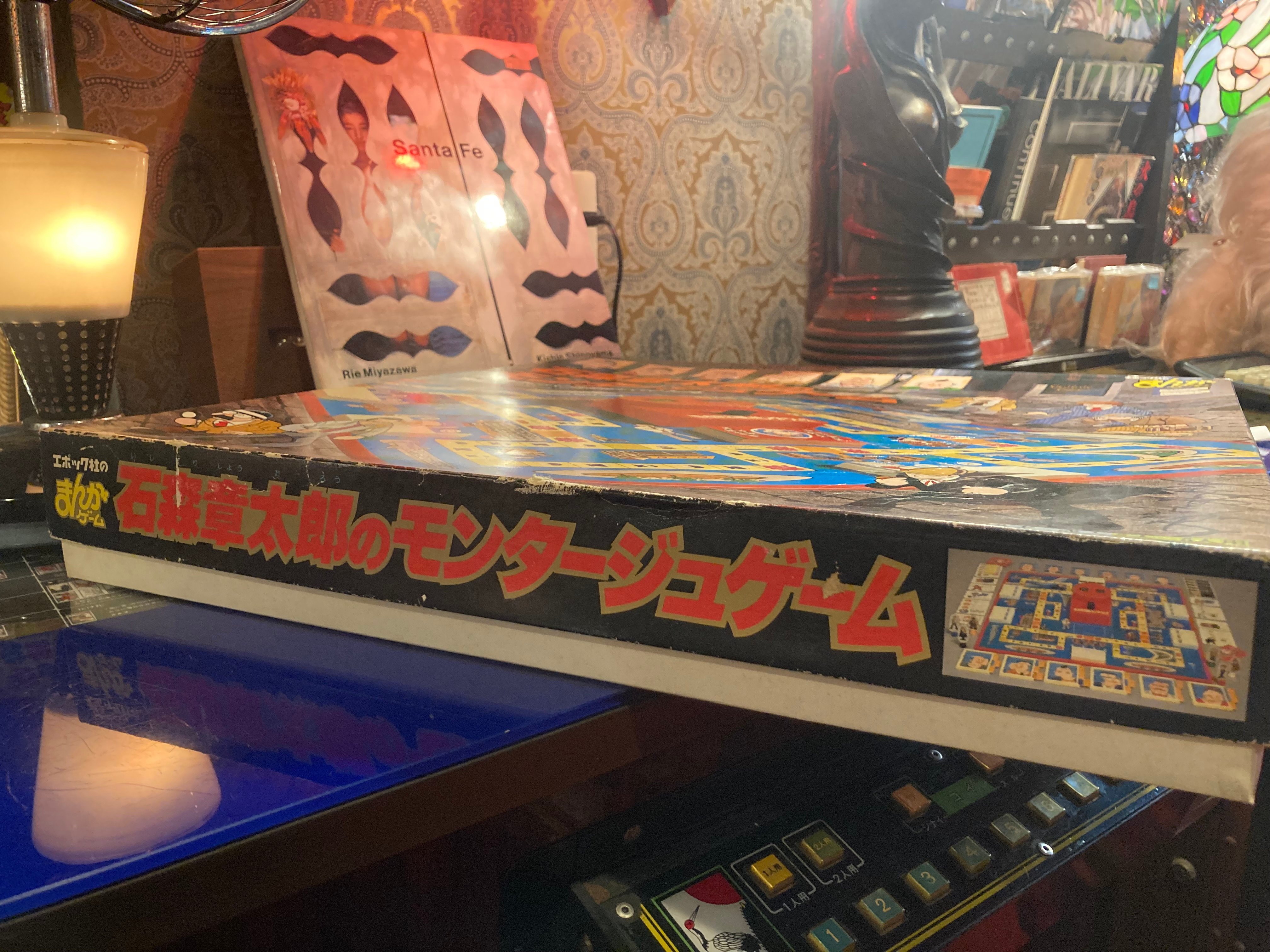 石森章太郎のモンタージュ | アンティーク家具と喫茶キャバレーの