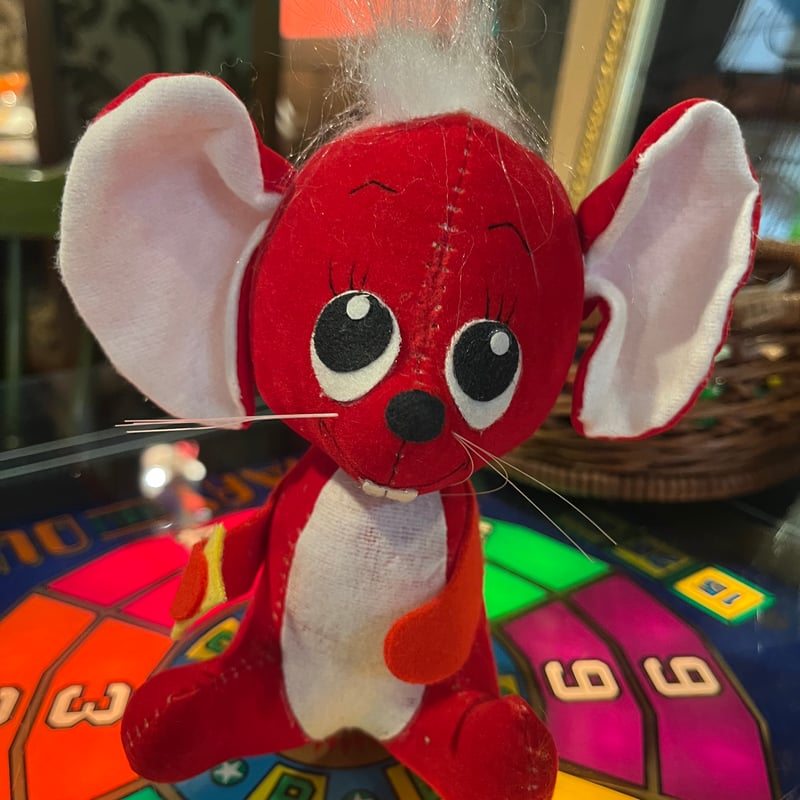 昭和のお人形 チーズを持ったねずみさん （赤） | アンティーク家具と