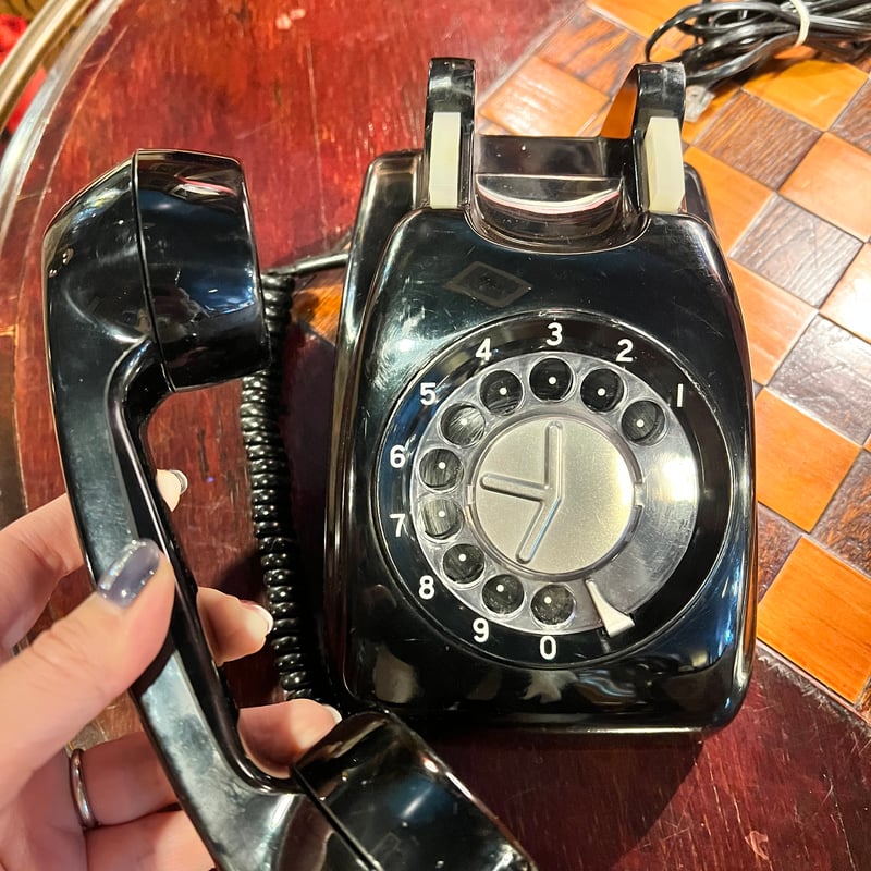 昭和レトロ】ダイヤル式黒電話 | アンティーク家具と喫茶キャバレーの