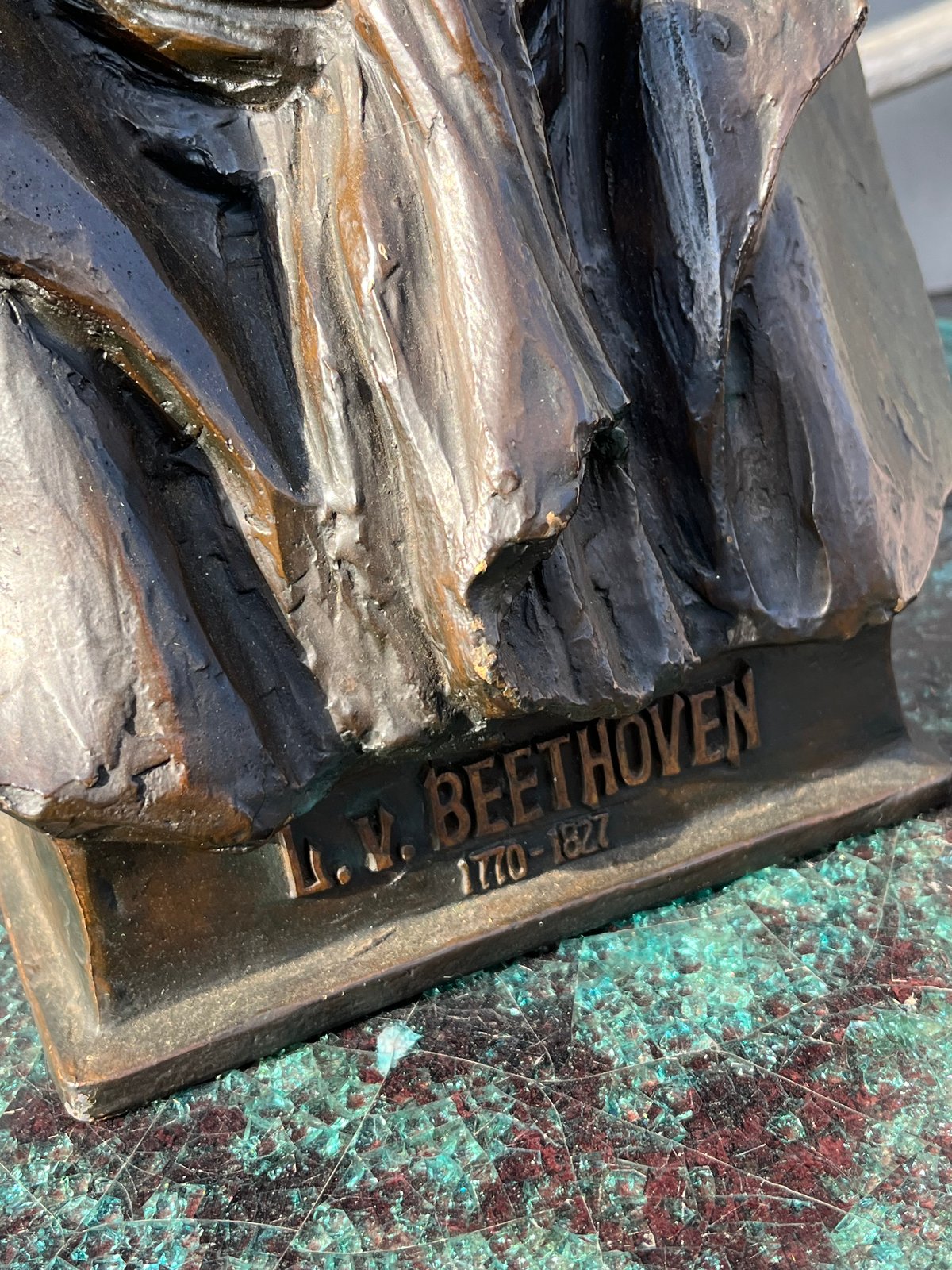 音楽室にあったベートーヴェン像 | アンティーク家具と喫茶キャバレー