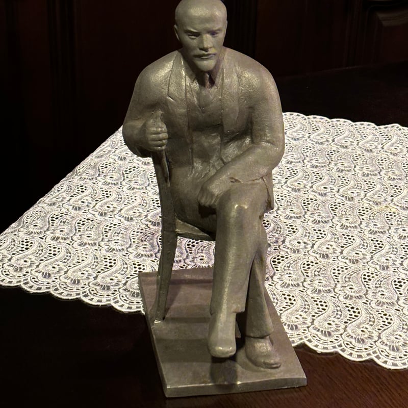 レーニン像 ロシアの革命家 | アンティーク家具と喫茶キャバレーの