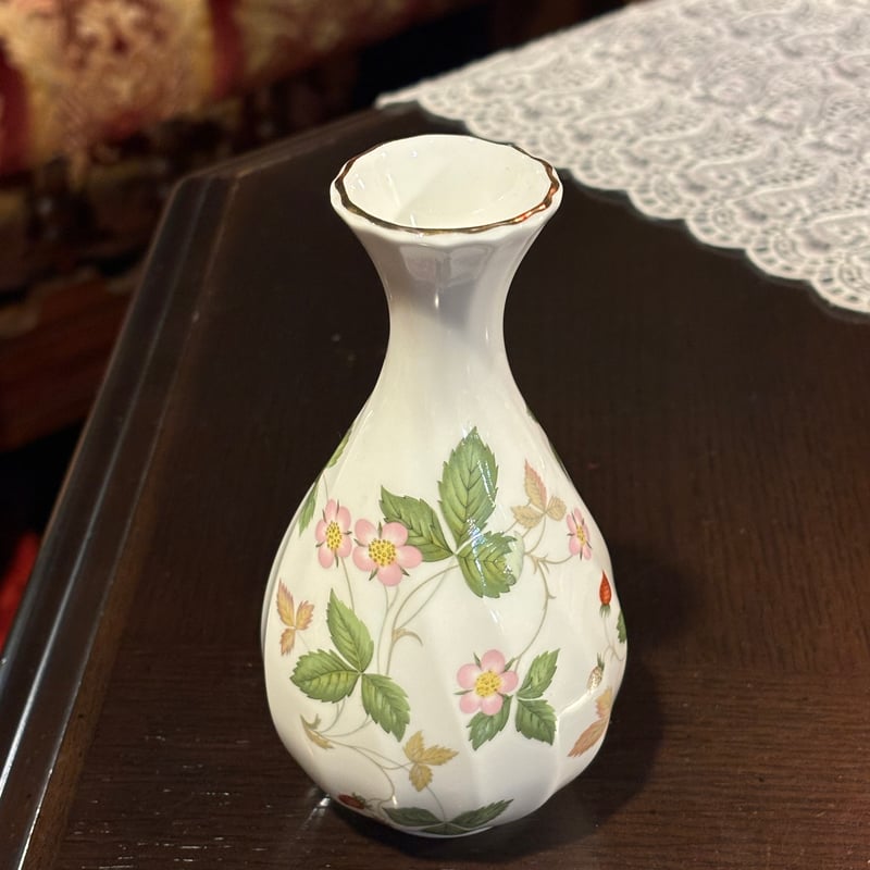 WEDGWOOD ワイルドストロベリー 花瓶 | アンティーク家具と喫茶