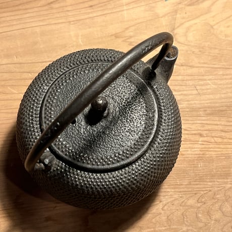 南部鉄器の小振りな鉄瓶
