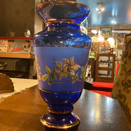 ボヘミアガラス ブルー 金彩 薔薇模様 蓋付き 三つ足 チェコ ボヘミアガラス ブルー 金彩 薔薇模様 蓋付き 三つ足 チェコ