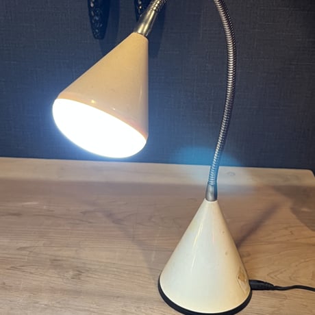 レトロなLEDデスクライト　オーム電機