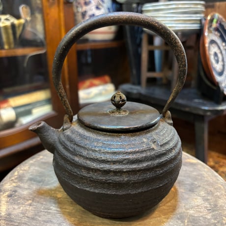 鉄瓶　工芸品　骨董品　急須　鉄器 楽天市場】骨董○南部鉄器鉄瓶○煎茶用鉄瓶 / 小型 | 大正昭和