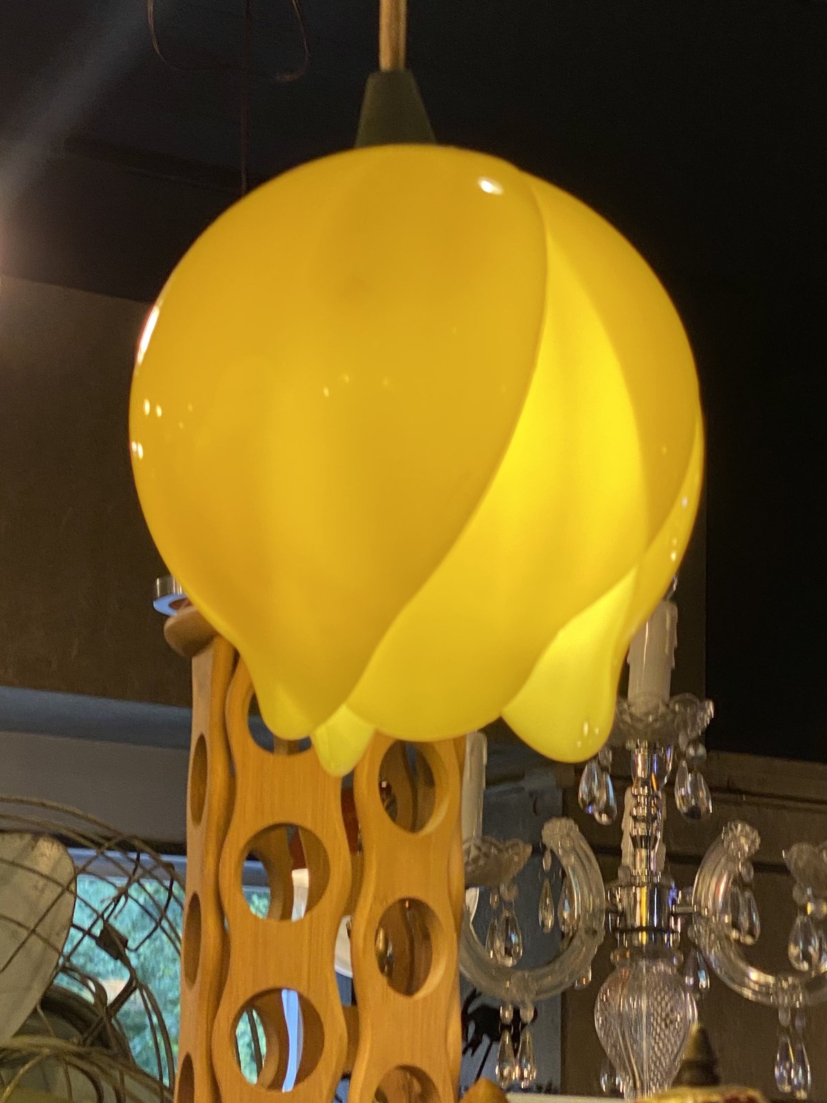 レトロなチューリップの形をしたペンダントライト | アンティーク家具