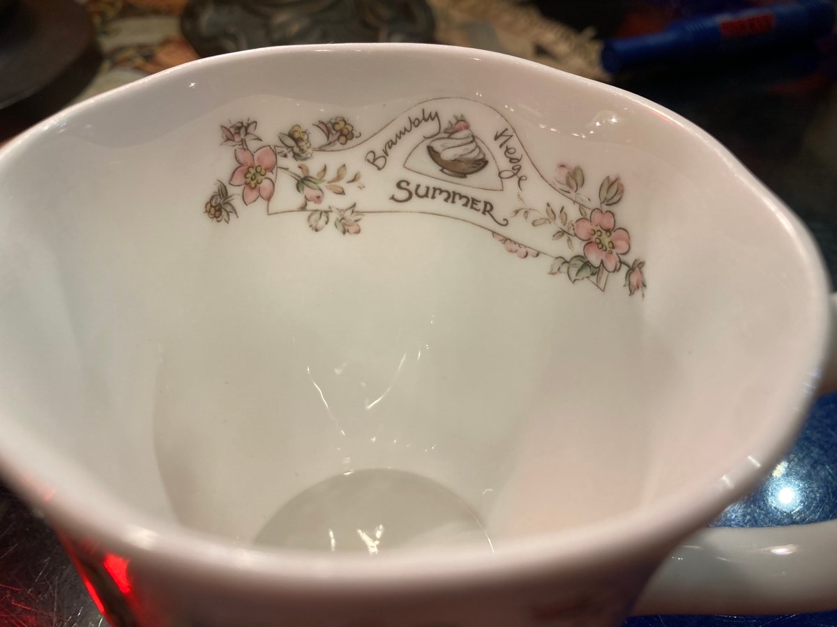 ロイヤルドルトン ブランブリーヘッジ マグカップ(SUMMER