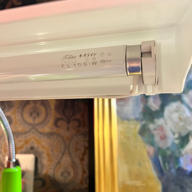 TOSHIBA 蛍光灯ディスプレイ　年代物　昭和レトロ　アンティーク 昭和レトロ 東芝 蛍光灯卓上スタンド | アンティーク家具と喫茶