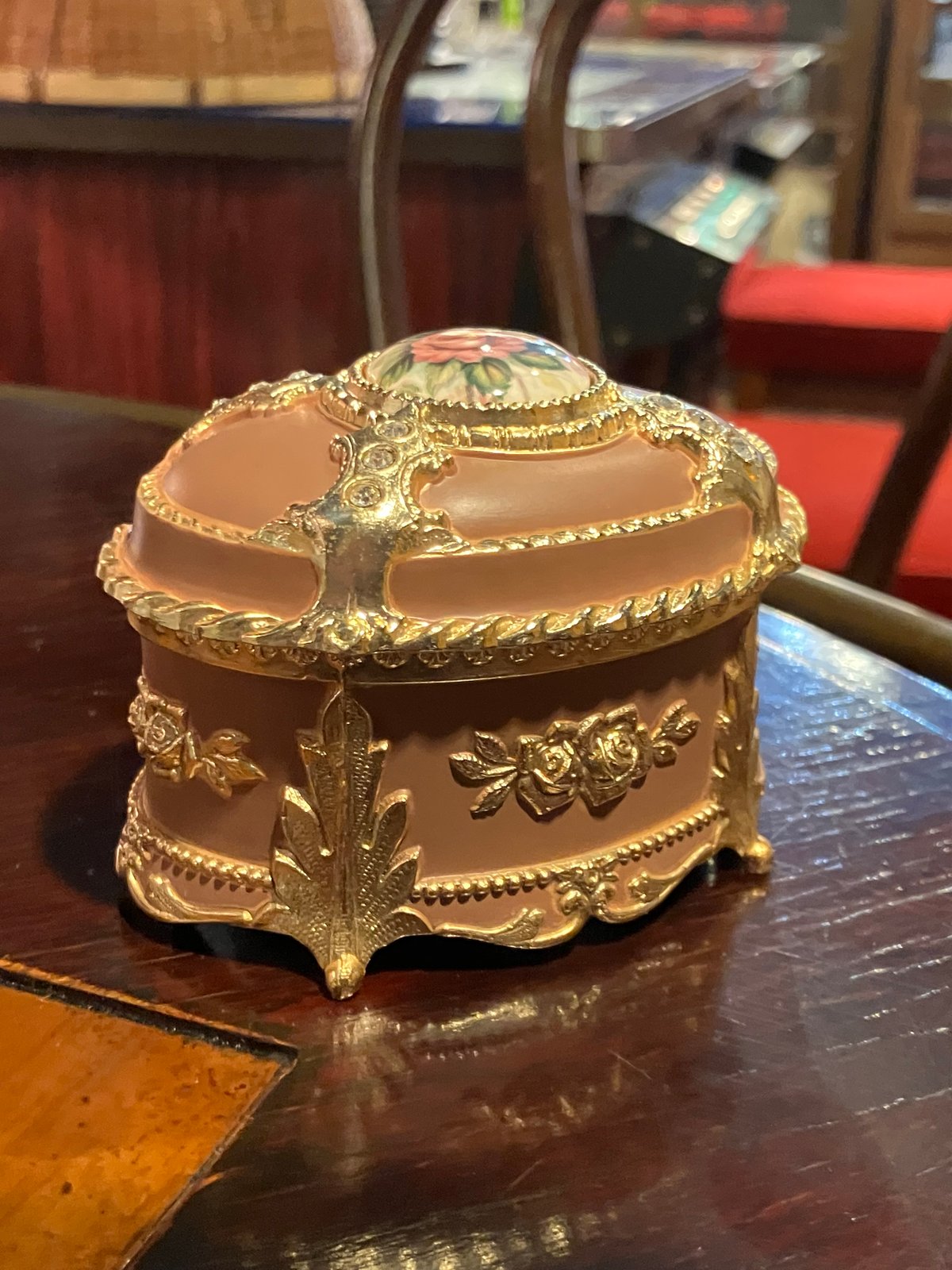 はせがわの、100万人のオルゴールです。 ハセガワ 百万人のオルゴール | アンティーク家具と喫茶