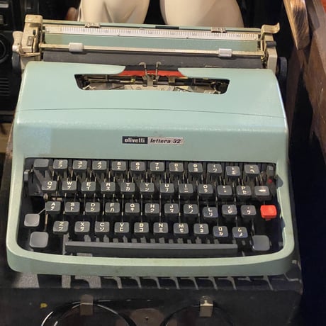 パソコン、ワープロ！いや、タイプライターでしょ！olivetti lettera 32 オリベッティ