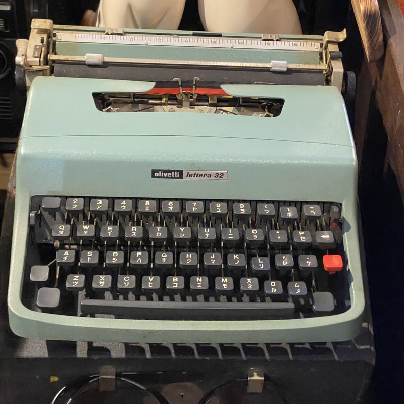 Olivetti Lettera 32 昭和レトロ　タイプライター olivetti Lettera 32 中古タイプライター｜タイプライター専門店