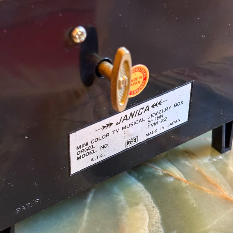 JANICA カラーテレビ型オルゴール | アンティーク家具と喫茶キャバレー