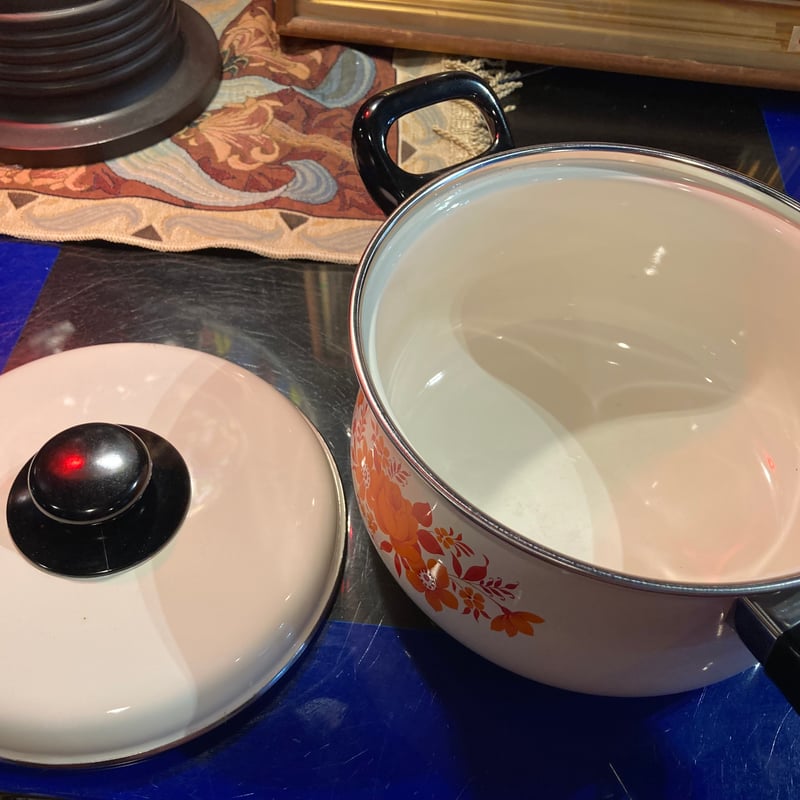 レトロなホーロー両手鍋 | アンティーク家具と喫茶キャバレーのネット