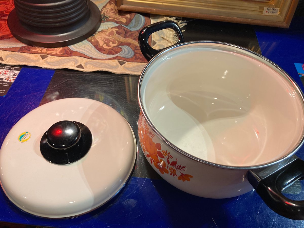レトロなホーロー両手鍋 | アンティーク家具と喫茶キャバレーのネット