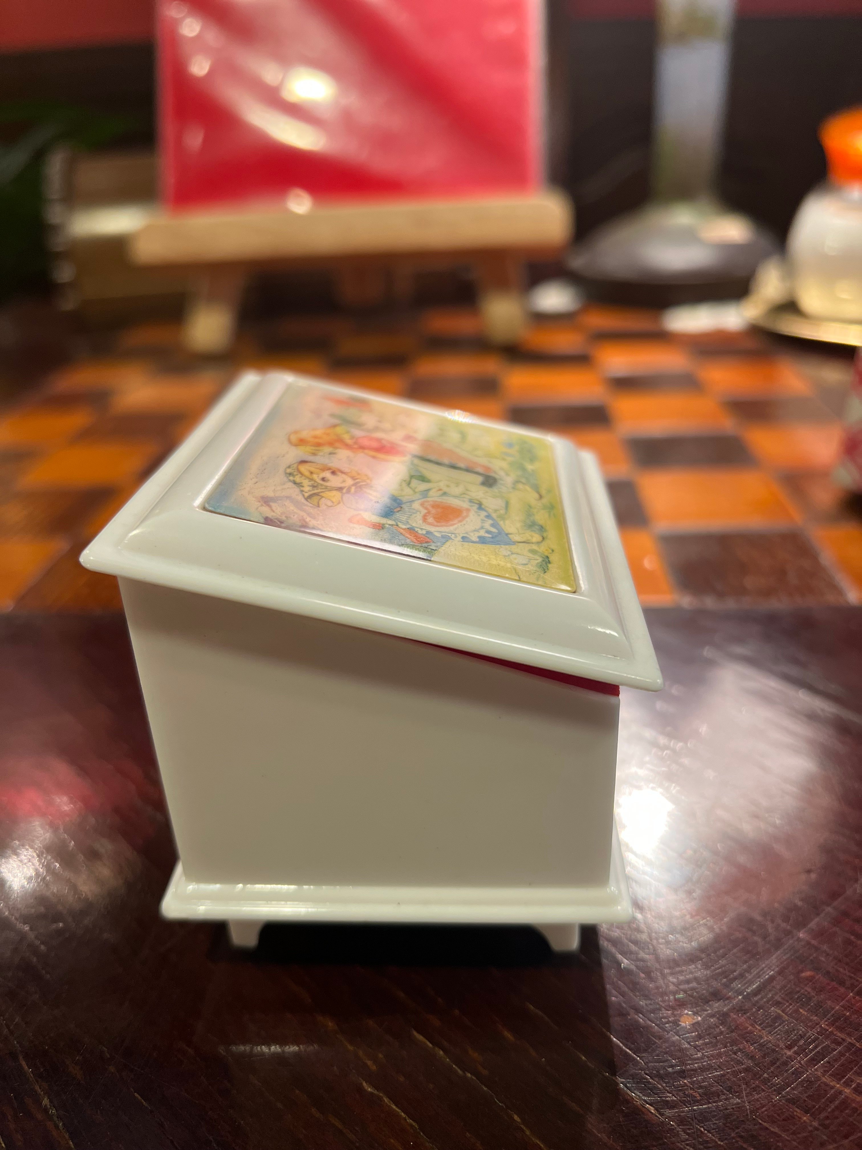 昭和レトロ オルゴール付き小さな宝石箱 | アンティーク家具と喫茶