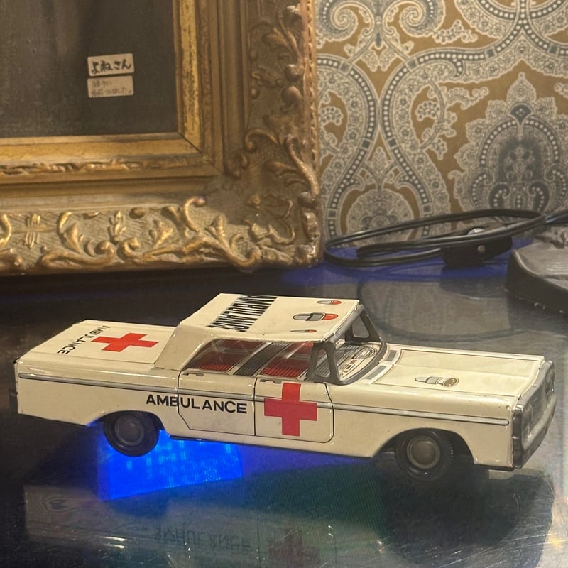 クラシック救急車ミニカー ブリキ クラシック救急車ミニカー ブリキ